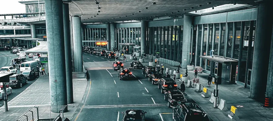 Comparing shuttle services hotel shuttle service vs. others